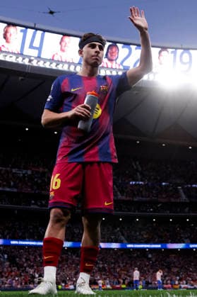 UEFA champions league - Atletico de Madrid vs FC Barcelona, Barca MADRID,SPAIN - 14 April:Fermin Lopez of FC Barcelona greet fans during the UEFA Champions League 2025 26 Quarter-Final second Leg match between Atletico de Madrid and FC Barcelona at Riyadh Air Metropolitano Stadium. (Photo by Guille Martinez f22photo) Madrid Riyadh Air Metropolitano Stadium Spain Copyright: xGuillermoxMartinezx