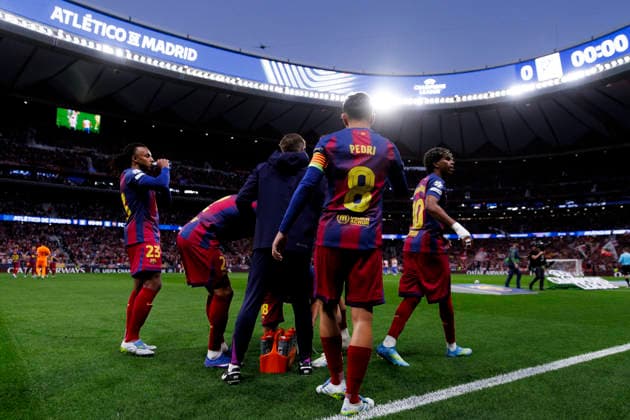 UEFA champions league - Atletico de Madrid vs FC Barcelona, Barca MADRID,SPAIN - 14 April:players of FC Barcelona during the UEFA Champions League 2025 26 Quarter-Final second Leg match between Atletico de Madrid and FC Barcelona at Riyadh Air Metropolitano Stadium. (Photo by Guille Martinez f22photo) Madrid Riyadh Air Metropolitano Stadium Spain Copyright: xGuillermoxMartinezx