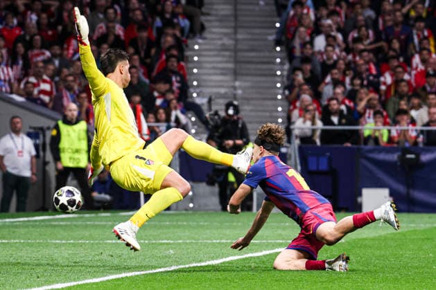 Atletico de Madrid vs. FC Barcelona, Barca on the 2025 26 UEFA Champions League Quarter-Final Second Leg match UEFA champions league - Atletico de Madrid vs FC Barcelona, MADRID,SPAIN, 14 April: Juan Musso of Atletico de Madrid and Fermin Lopez of FC Barcelona during the UEFA Champions League 2025 26 Quarter-Final second Leg match between Atletico de Madrid and FC Barcelona at Riyadh Air Metropolitano Stadium. Madrid Madrid Spain *** Atletico de Madrid vs FC Barcelona, on the 2025 26 UEFA Champions League Quarter Final Second Leg match UEFA champions league Atletico de Madrid vs FC Barcelona, MADRID,SPAIN, 14 April Juan Musso of Atletico de Madrid and Fermin Lopez of FC Barcelona during the UEFA Champions League 2025 26 Quarter Final second Leg match between Atletico de Madrid and FC Barcelona at Riyadh Air Metropolitano Stadium Madrid Madrid Spain Copyright: xAlejandroxMatiasx