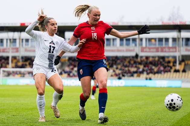 260414 Izabela KriÅ¾aj of Slovenia and Frida Maanum of Norway during the FIFA Women s World Cup Qualifier football match between Norway and Slovenia on April 14, 2026 in Lillestrom Photo Marius Simensen BILDBYRAN COP 238 VG0919 bbeng dam fifa world cup qualifiers football fotball landskamp norge norway slovenia slovenien soccer vm kvalik vm kvalifisering kvinner  Copyright: MARIUSxSIMENSEN BB260414BB930