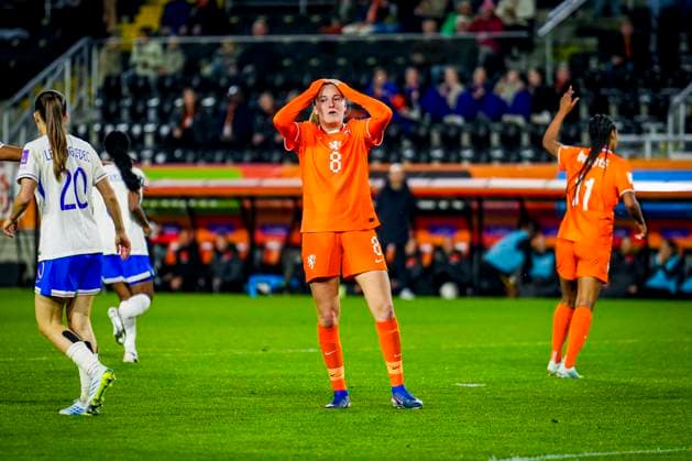 Wieke Kaptein of the Netherlands looks dejected Netherlands v France, FIFA Women s World Cup 2027 Qualifier, Netherlands v France, Rat Verlegh Stadion, April 14, 2026, Breda, Netherlands.