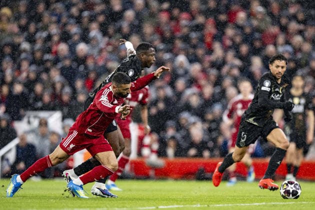 Liverpool v Paris Saint-Germain - UEFA Champions League 2025 26 LIVERPOOL, ENGLAND- APRIL 14: Mohamed Salah of Liverpool and Willian Pacho of Paris Saint-Germain fight for possession during a UEFA Champions League 2025 26 match between Liverpool and Paris Saint-Germain in Liverpool on April 14, 2026 (Photo by Will Palmer Sports Press Photo) LiverpoolUnited Kingdom  Copyright: xWillxPalmer SportsxPressxPhotox