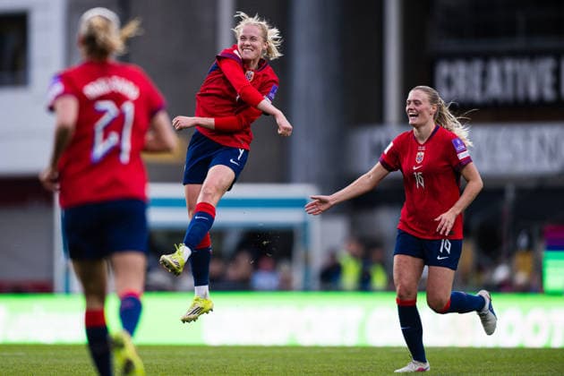 260414 Julie Blakstad of Norway celebrates after scoring 2 0 during the FIFA Women s World Cup Qualifier football match between Norway and Slovenia on April 14, 2026 in Lillestrom Photo Marius Simensen BILDBYRAN COP 238 VG0919 bbeng dam fifa world cup qualifiers football fotball jubel landskamp norge norway slovenia slovenien soccer vm kvalik vm kvalifisering kvinner  Copyright: MARIUSxSIMENSEN BB260414BB944