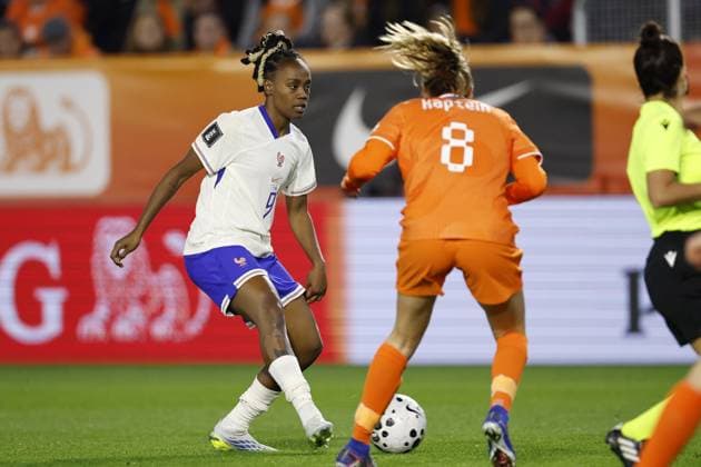 BREDA - (lr) Melvine Malard of France, Wieke Kaptein of the Netherlands during the World Cup qualifying match between the Netherlands (women) and France (women) at the Rat Verlegh Stadium on April 14, 2026 in Breda, the Netherlands. MAURICE VAN STEEN ANP FIFA Women s World Cup 2027 Qualifier 2025-2026 xVIxANPxSportx xMauricexvanxSteenxIVx 555804744 originalFilename: 555804744.jpg