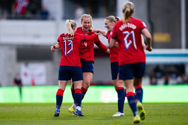260414 Julie Blakstad of Norway celebrates after scoring 2 0 during the FIFA Women s World Cup Qualifier football match between Norway and Slovenia on April 14, 2026 in Lillestrom Photo Marius Simensen BILDBYRAN COP 238 VG0919 bbeng dam fifa world cup qualifiers football fotball jubel landskamp norge norway slovenia slovenien soccer vm kvalik vm kvalifisering kvinner  Copyright: MARIUSxSIMENSEN BB260414BB947