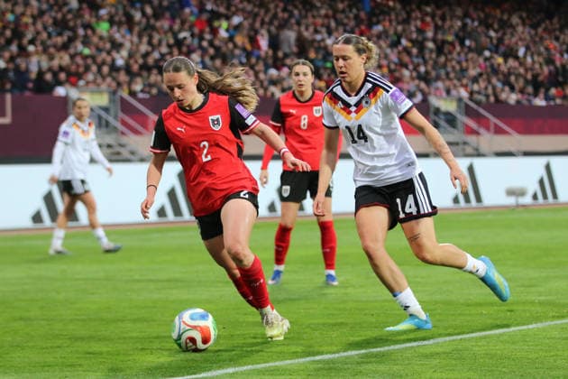 14 04 2026 Soccer Women 2025 2026 World Cup Qualification Europe 3 Matchday Germany Austria Max Morlock Stadium Nuremberg Larissa Mühlhaus Germany, 14, white in running duel with Chiara DÂ Angelo Austria, 2, red Nuremberg Bavaria Germany