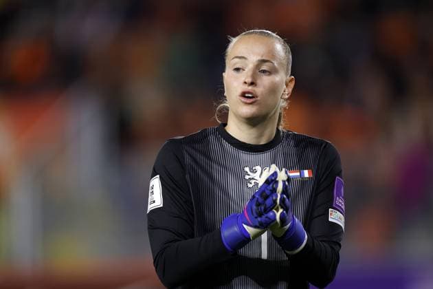 BREDA - Netherlands goalkeeper Daphne van Domselaar during the World Cup qualifying match between the Netherlands (women) and France (women) at the Rat Verlegh Stadium on April 14, 2026 in Breda, the Netherlands. MAURICE VAN STEEN ANP FIFA Women s World Cup 2027 Qualifier 2025-2026 xVIxANPxSportx xMauricexvanxSteenxIVx 555804811 originalFilename: 555804811.jpg