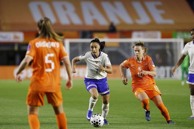 BREDA - (lr) Marisa Olislagers of the Netherlands, Sakina Karchaoui of France, Victoria Pelova of the Netherlands during the World Cup qualifying match between the Netherlands (women) and France (women) at the Rat Verlegh Stadium on April 14, 2026 in Breda, the Netherlands. MAURICE VAN STEEN ANP FIFA Women s World Cup 2027 Qualifier 2025-2026 xVIxANPxSportx xMauricexvanxSteenxIVx 555804880 originalFilename: 555804880.jpg