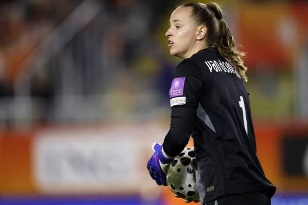 BREDA - Netherlands goalkeeper Daphne van Domselaar during the World Cup qualifying match between the Netherlands (women) and France (women) at the Rat Verlegh Stadium on April 14, 2026 in Breda, the Netherlands. MAURICE VAN STEEN ANP FIFA Women s World Cup 2027 Qualifier 2025-2026 xVIxANPxSportx xMauricexvanxSteenxIVx 555804898 originalFilename: 555804898.jpg