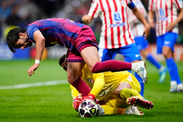 Atletico de Madrid v FC Barcelona, Barca - UEFA Champions League 2025 26 Quarter-Final Second Leg Ferran Torres left winger of Barcelona and Spain and Juan Musso goalkeeper of Atletico de Madrid and Argentina compete for the ball during the UEFA Champions League 2025 26 Quarter-Final Second Leg match between Club AtlÃ tico de Madrid and FC Barcelona at Estadio Riyadh Air Metropolitano on April 14, 2026 in Madrid, Spain. Madrid Spain  Copyright: xJosexBretonx originalFilename:bretonhernandez-atletico260414_np7f9.jpg
