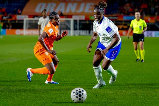 BREDA Netherlands player Lineth Beerensteyn, France player Sandy Baltimore during the European qualifying match between the Netherlands and France at Rat Verlegh Stadium on April 14 in Breda, the Netherlands Photo by DeFodi Images