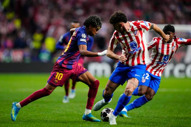 Atletico de Madrid v FC Barcelona, Barca - UEFA Champions League 2025 26 Quarter-Final Second Leg Lamine Yamal right winger of Barcelona and Spain surrounded by Atletico players during the UEFA Champions League 2025 26 Quarter-Final Second Leg match between Club AtlÃ tico de Madrid and FC Barcelona at Estadio Riyadh Air Metropolitano on April 14, 2026 in Madrid, Spain. Madrid Spain  Copyright: xJosexBretonx originalFilename:bretonhernandez-atletico260414_np3ei.jpg