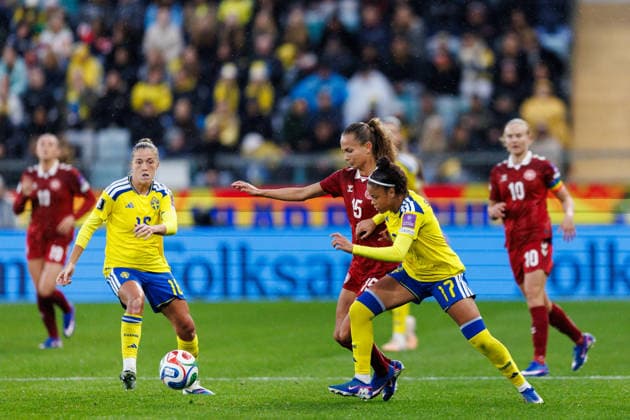 260414 Frederikke Thogersen of Denmark and Felicia Schröder of Sweden during the FIFA Women s World Cup Qualifier football match between Sweden and Denmark on April 14, 2026 in Gothenburg Photo Michael Erichsen BILDBYRAN COP 89 CS0928 bbeng dam danmark denmark fifa womens world cup qualifier football fotball fotboll kval kvinner qualifier soccer sverige sweden vm kval women  Copyright: MICHAELxERICHSEN BB260414MI094