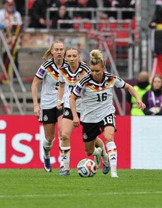 14 04 2026 Soccer womens soccer international World Cup qualifier qualifier qualifier for the 2027 World Cup Germany gg Austria Sportfoto Zink DaMa xdaxmax Janina Minge 5, Germany Elisa Senß Senss 20, Germany Linda Dallmann 16, Germany