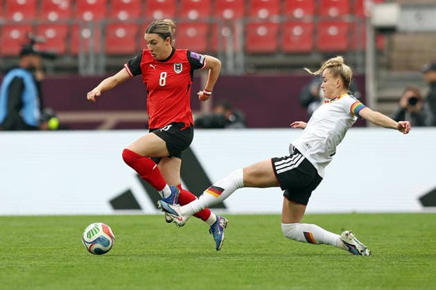 14 04 2026, xovx, Football Womens World Cup Qualification, Germany Austria v l Barbara Dunst Austria , Giulia Gwinn Germany Nuremberg Max Morlock Stadion Bayern Germany DE