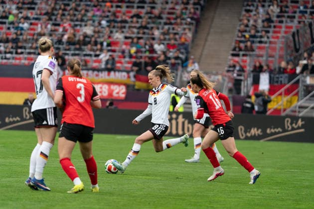 NUREMBERG, GERMANY - APRIL 14: Vivien Endemann (8 Germany) during the FIFA Women s World Cup Qualification match between Germany and Austria at Max-Morlock-Stadion on April 14, 2026 in Nuremberg, Germany. (Photo by Qianru Zhang Press Photo) Copyright: xQianruxZhang SPPx Sportspressphoto_SPR129497