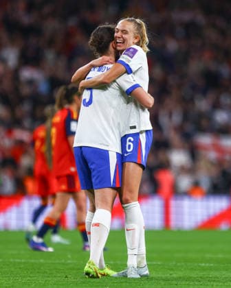 England Women v Spain Women FIFA Women s World Cup 2027 Qualifier Lotte Wubben-Moy and Esme Morgan of England Women celebrate at full time of the FIFA Women s World Cup 2027 Qualifier Group C match at Wembley Stadium, London 14 04 2026 UK Newspapers OUT Copyright: xLucyxCopseyx FIL-23283-0198