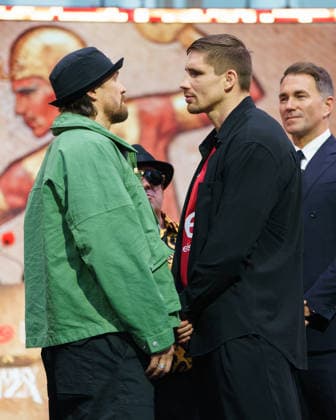 Usyk vs Rico press conference, PK, Pressekonferenz Oleksandr Usyk and Rico Verhoeven facing off during the Glory in Giza Press Conference at The Pelligon, Canary Wharf, London, England, United Kingdom on 14 April 2026 Credit: Dylan Hepworth Every Second Media Editorial use only. All images are copyright Every Second Media Limited. No images may be reproduced without prior permission. Copyright: xIMAGO EveryxSecondxMediax ESM-1909-0042 DylanxHepworthx xEveryxSecondxMediax