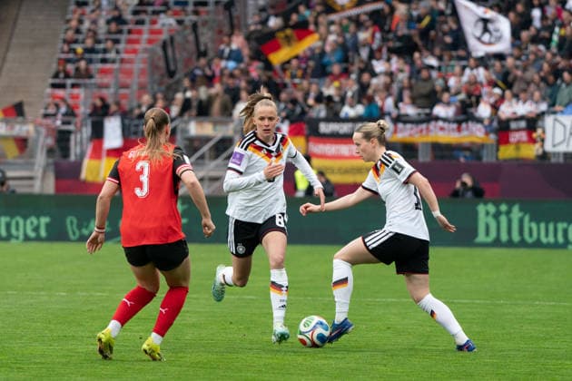 NUREMBERG, GERMANY - APRIL 14: Vivien Endemann (8 Germany) and Franziska Kett (17 Germany) during the FIFA Women s World Cup Qualification match between Germany and Austria at Max-Morlock-Stadion on April 14, 2026 in Nuremberg, Germany. (Photo by Qianru Zhang Press Photo) Copyright: xQianruxZhang SPPx Sportspressphoto_SPR129681