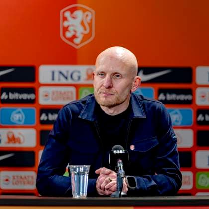 BREDA Netherlands coach Arjan Veurink during the press conference after the European qualifying match between the Netherlands and France at Rat Verlegh Stadium on April 14 in Breda, the Netherlands Photo by DeFodi Images