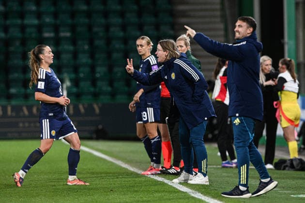 Scotland Women v Belgium Women FIFA Women s World Cup 2027 Qualifier Manager Melissa Andreatta speaks to Miriael Taylor of Scotland Women during the FIFA Women s World Cup 2027 Qualifier Group H match at Easter Road, Edinburgh 14 04 2026 UK Newspapers OUT Copyright: xJamiexJohnstonx FIL-23286-0198