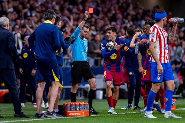 Atletico de Madrid v FC Barcelona, Barca - UEFA Champions League 2025 26 Quarter-Final Second Leg MADRID, SPAIN - APRIL 14: Referee Clement Turpin (L) send off Eric Garcia of FC Barcelona while Pedri Gonzalez of FC Barcelona (R) is seen protesting during the UEFA Champions League 2025 26 Quarter-Final Second Leg match between Atletico de Madrid and FC Barcelona at Estadio Riyadh Air Metropolitano on April 14, 2026 in Madrid, Spain. Madrid Estadio Riyadh Air Metropolitano Madrid Spain Copyright: xAlbertoxGardinx AGardin_20260414_Foot_Champ_Atl_Mad_Bar_47