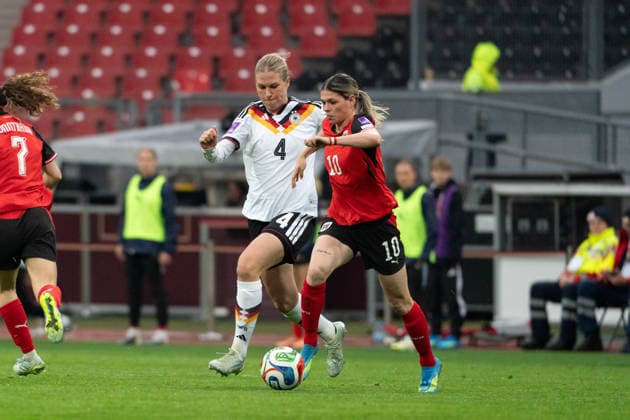 NUREMBERG, GERMANY - APRIL 14: Rebecca Knaak (4 Germany) and Eileen Campbell (10 Austria) during the FIFA Women s World Cup Qualification match between Germany and Austria at Max-Morlock-Stadion on April 14, 2026 in Nuremberg, Germany. (Photo by Qianru Zhang Press Photo) Copyright: xQianruxZhang SPPx Sportspressphoto_SPR129731