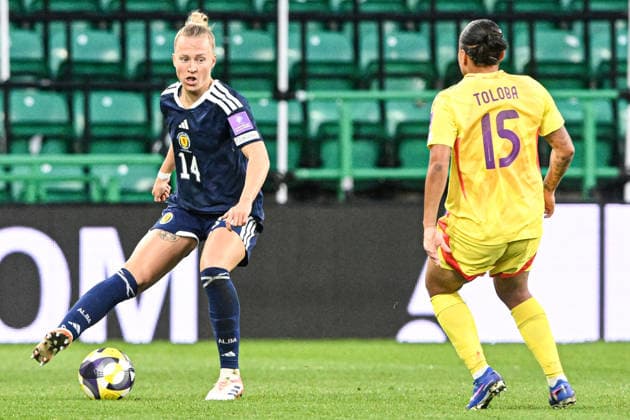 Scotland Women v Belgium Women FIFA Women s World Cup 2027 Qualifier Rachel McLauchlan of Scotland Women and Abdulai Toloba of Belgium Women during the FIFA Women s World Cup 2027 Qualifier Group H match at Easter Road, Edinburgh 14 04 2026 UK Newspapers OUT Copyright: xJamiexJohnstonx FIL-23286-0241