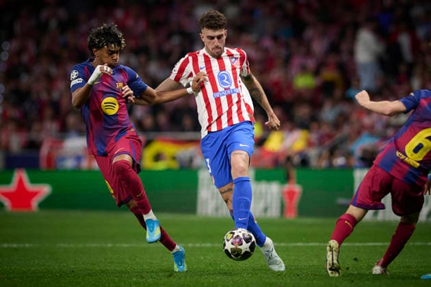 Atletico de Madrid v FC Barcelona, Barca - UEFA Champions League 2025 2026 - Quarter-final, 2nd leg Atletico de Madrid s Matteo Ruggeri (r) and FC Barcelona™s Lamine Yamal during Champions League 2025 2026, quarter-final, 2nd leg, April 14 ,2026. (ALTERPHOTOS Ropero) MadridSpain  Copyright: xRoperox
