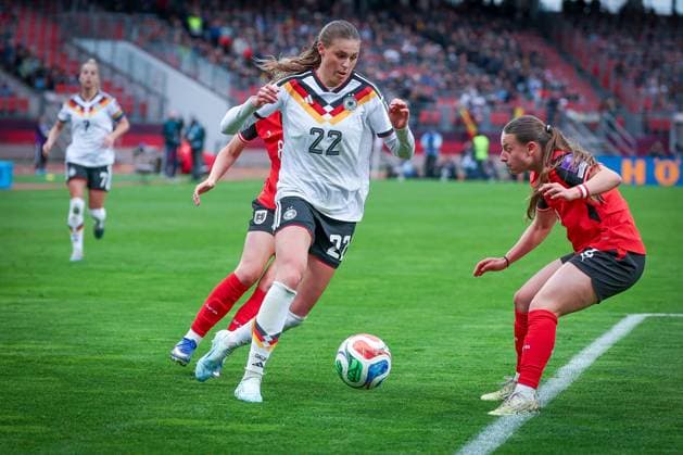 Jule Brand 22 Germany in duel with Chiara D™Angelo 2 Austria , Action, Germany vs. Austria, DFB, Football, Women, Womens World Cup Qualification, Group stage, Group D, Matchday 3 of 6, Season 2025 26, 14 04 2026 Nuremberg Bavaria Germany Copyright: xkolbert-press MartinxAgüerax