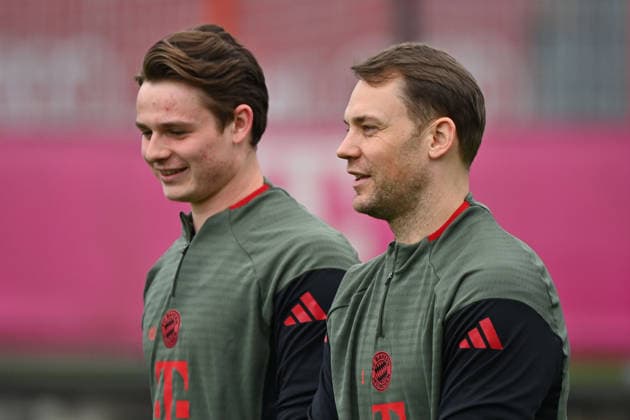 v.li:Torwart Jonas URBIG (Bayern Muenchen), Manuel NEUER (Torwart Bayern Muenchen). Abschlusstraining am 14.04.2026 Fussball Champions League,Saison 2025 26, Viertelfinale FC Bayern-Muenchen -Real Madrid am 15.04.2026 A L L I A N Z A R E N A. *** from left goalkeeper Jonas URBIG Bayern Muenchen , Manuel NEUER goalkeeper Bayern Muenchen final training on 14 04 2026 Soccer Champions League,season 2025 26, quarterfinals FC Bayern Muenchen Real Madrid on 15 04 2026 A L L I A N Z A R E N A