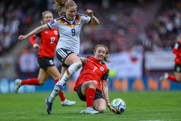 GER, Nuremberg, Germany vs Austria, International match, Football, FIFA, 2026 2027 season, World Cup Qualification, Max Morlock Stadium, 3 Matchday in picture f l Sjoeke Nüsken Germany Women 9 , Melanie Brunnthaler Austria 7 DFB DFL REGULATIONS PROHIBIT ANY USE OF PHOTOGRAPHS AS IMAGE SEQUENCES AND OR QUASI VIDEO, 14 04 2026 Copyright: HMBxMedia HendrikxHamelau