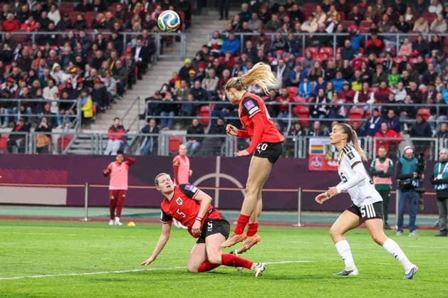 Louise Schoeffel 20 Austria in action against Selina Cerci 15 Germany , Header, Germany vs Austria, DFB, Football, Women, Womens World Cup Qualification, Group stage, Group D, Matchday 3 of 6, Season 2025 26, 14 04 2026 Nuernberg Bayern Germany Copyright: xkolbert-press MartinxAgüerax