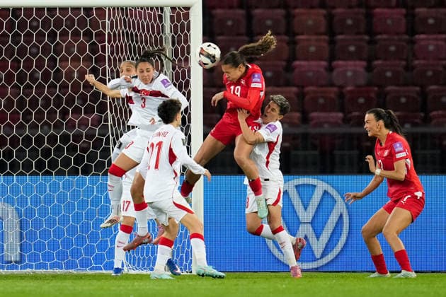 Iman Beney 19 (Switzerland) heads the ball during Women s Qualifiers - Switzerland vs Turkey , FIFA World Cup, WM, Weltmeisterschaft, Fussball match in Zurich, Switzerland, April 14 2026  Copyright: xScottxColeman IPAxSportx xipa-agency.netx xx IPA_73966867 IPA_Agency_IPA73966867