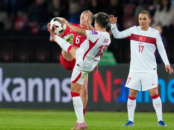 Geraldine Reuteler 6 (Switzerland) against Busem Seker 19 (Turkiye) during Women s Qualifiers - Switzerland vs Turkey , FIFA World Cup, WM, Weltmeisterschaft, Fussball match in Zurich, Switzerland, April 14 2026  Copyright: xScottxColeman IPAxSportx xipa-agency.netx xx IPA_73966871 IPA_Agency_IPA73966871