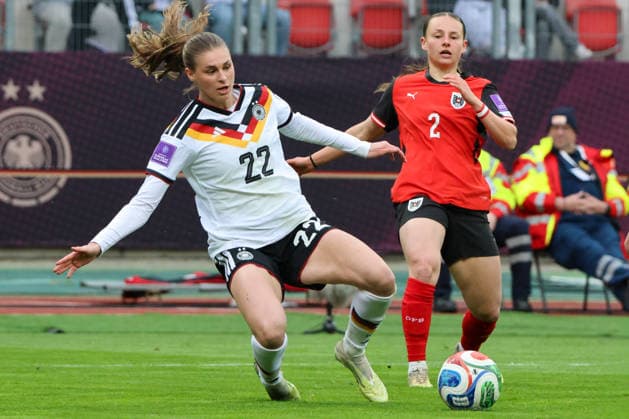 Nuremberg, Germany 14 April 2026 World Cup qualifier Germany vs Austria Pictured from left in a duel Jule Brand Germany and Chiara D™Angelo Austria Copyright: HMBxMedia MadeleinexFantini