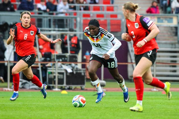 Nuremberg, Germany 14 April 2026 World Cup qualifier Germany vs Austria Pictured from left Barbara Dunst Austria , Nicole Anyomi Germany and Nicole Anyomi Germany Copyright: HMBxMedia MadeleinexFantini