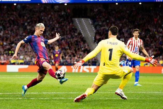 April 14, 2026, Barcelona, Barcelona, Spain: Dani Olmo (L) of FC Barcelona, Barca challenges for the ball with Juan Musso (R) of Atletico de Madrid during the UEFA Champions League Quarter Final second leg match between Atletico de Madrid and FC Barcelona at Riyadh Air Metropolitano on April 14, 2026 in Madrid, Spain. Atletico De Madrid Vs FC Barcelona - UEFA Champions League Quarter Final  - ZUMAs316 20260414_znp_s316_026 Copyright: xMartixSeguraxRamonedax