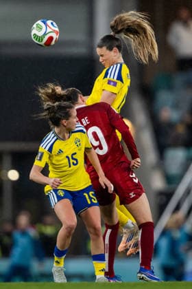 260414 Julia Zigiotti Olme and Bella Andersson of Sweden compete for the ball with Cecilie Floe of Denmark during the FIFA Women s World Cup Qualifier football match between Sweden and Denmark on April 14, 2026 in Gothenburg. Photo: Mathias Bergeld BILDBYRAN kod MB CS0928 fotboll football soccer fotball vm-kval kval fifa womens world cup qualifier qualifier sverige sweden danmark denmark dam bbeng women kvinner *** 260414 Julia Zigiotti Olme and Bella Andersson of Sweden compete for the ball with Cecilie Floe of Denmark during the FIFA Women s World Cup Qualifier football match between Sweden and Denmark on April 14, 2026 in Gothenburg Photo Mathias Bergeld BILDBYRAN kod MB CS0928 fotboll football soccer fotball vm kval kval fifa womens world cup qualifier qualifier sverige sweden danmark denmark dam bbeng women kvinner  Copyright: MATHIASxBERGELD BB260414MB087