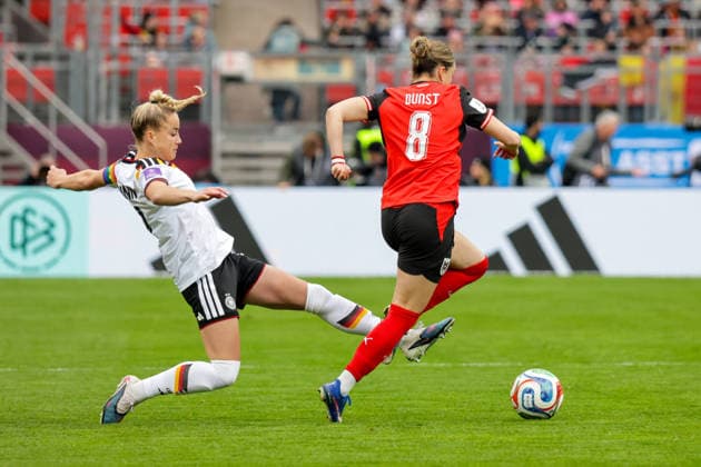 14 04 2026, xgrfx, Soccer World Cup Qualification Women , Germany Austria v l Giulia Gwinn German Womens National Team , Barbara Dunst Austria DFL DFB REGULATIONS PROHIBIT ANY USE OF PHOTOGRAPHS as IMAGE SEQUENCES and or QUASI VIDEO Nuremberg
