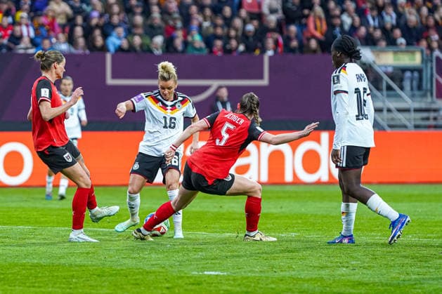 Verena Hanshaw 19 Austria , Linda Dallmann 16 Germany and Claudia Wenger 5 Austria in action during the international match between Germany Austria on 14 04 2026 in Nuremberg Nuremberg Max Morlock Stadium Bayern Germany