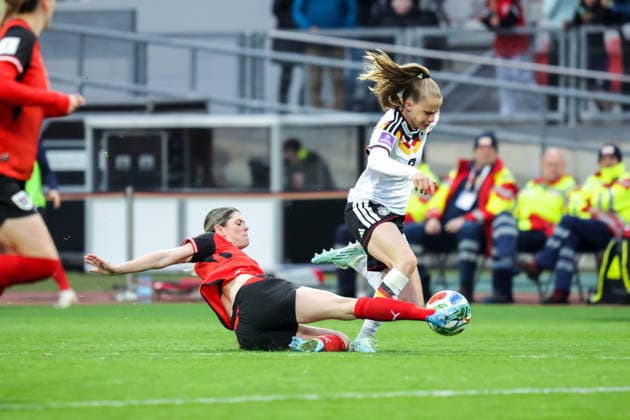 14 04 2026, xgrfx, Soccer World Cup Qualification Women , Germany Austria v l Eileen Campbell Austria , Vivien Endemann German Womens National Team DFL DFB REGULATIONS PROHIBIT ANY USE OF PHOTOGRAPHS as IMAGE SEQUENCES and or QUASI VIDEO Nuremberg
