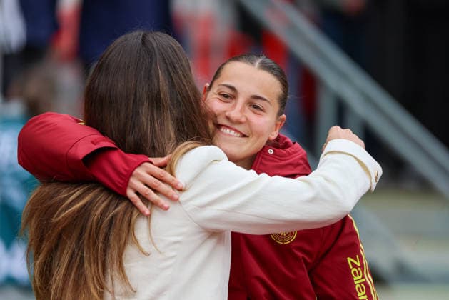 Nuremberg, Germany 14 April 2026 World Cup qualifier Germany vs. Austria In the picture from left former national player Sara Däbritz Saebritz, who is bidding farewell before todays international match, hugs Carlotta Wamser Germany Copyright: HMBxMedia MadeleinexFantini