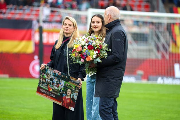 Nuremberg, Germany 14 April 2026 World Cup qualifier Germany vs. Austria In the picture from left the second former national player Sara Däbritz Saebritz at her farewell with DFB sports director Nia Künzer Kuenzer DFB and DFB President Bernd Neuendorf Germany Copyright: HMBxMedia MadeleinexFantini