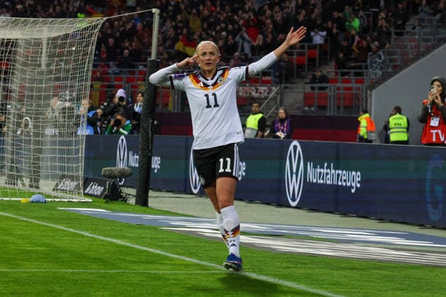 Nuremberg, Germany 14 April 2026 World Cup qualifier Germany vs Austria In the picture goal scorer Lea Schüller Schueller Germany scores the goal to make it 5 1 for Germany and cheers Copyright: HMBxMedia MadeleinexFantini