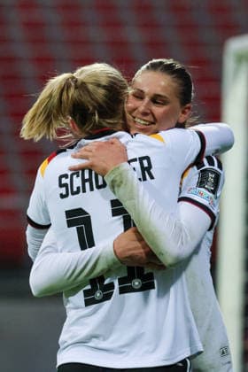 Nuremberg, Germany 14 April 2026 World Cup qualifier Germany vs. Austria In the picture from left scorer Lea Schüller Schueller Germany scores the goal to make it 5 1 for Germany and cheers with Jule Brand Germany Copyright: HMBxMedia MadeleinexFantini