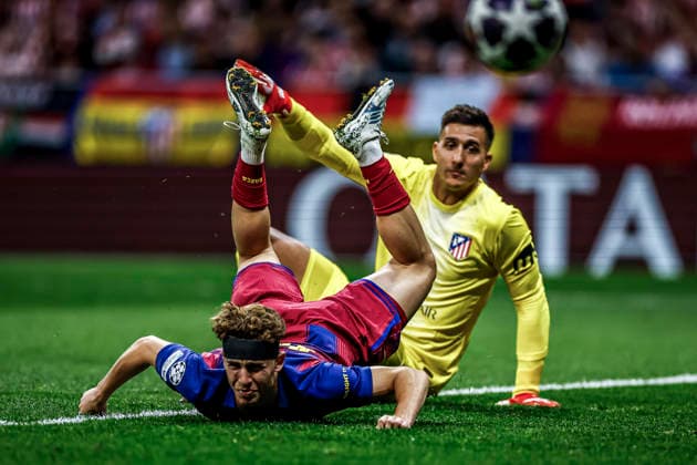 Atletico de Madrid vs FC Barcelona, Barca - UEFA Champions League - 14 04 2025 Fermin Lopez of FC Barcelona and Juan Musso of Atletico de Madrid during the UEFA Champions League match between Atletico de Madrid and FC Barcelona at Riyadh Air Metropolitano on April 14, 2025 in Madrid, Spain. Madrid Spain Copyright: xMarinaxFrutos PGSxPhotoxAgencyx