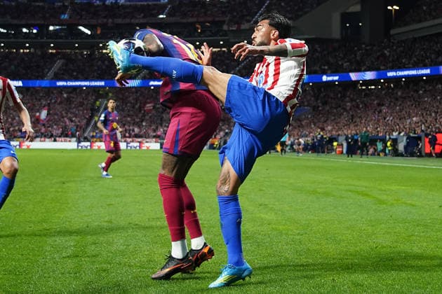 Atletico de Madrid s Nico Gonzalez (r) and FC Barcelona, Barca s Marcus Rashford during Champions League 2025 2026, Quarter-finals 2nd leg match. April 14 ,2026. (20260414704)