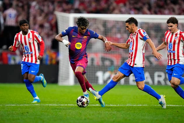 Atletico de Madrid v FC Barcelona, Barca - UEFA Champions League 2025 26 Quarter-Final Second Leg Lamine Yamal right winger of Barcelona and Spain and Julian Alvarez centre-forward of Atletico de Madrid and Argentina compete for the ball during the UEFA Champions League 2025 26 Quarter-Final Second Leg match between Club AtlÃ tico de Madrid and FC Barcelona at Estadio Riyadh Air Metropolitano on April 14, 2026 in Madrid, Spain. Madrid Spain  Copyright: xJosexBretonx originalFilename:bretonhernandez-atletico260414_npBDH.jpg