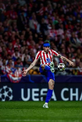 Atletico de Madrid CF vs FC Barcelona, Barca - UEFA Champions League - 14 04 2026 Matteo Ruggeri of Atletico de Madrid controls the ball during the quarter-final second leg UEFA Champions League match between Atletico de Madrid and FC Barcelona at Riyadh Air Metropolitano Stadium on April 14, 2026 in Madrid, Spain. Madrid Spain Copyright: xPabloxGarcia PGSxPhotoxAgencyx